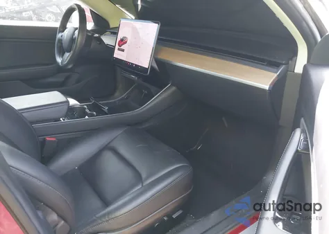 2018 Tesla Model 3 Long Range/Mid Range z USA, uszkodzony, nr VIN 5YJ3E1EAXJF052258